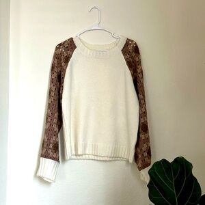 Vici size M sweater/ Crochet sleeve